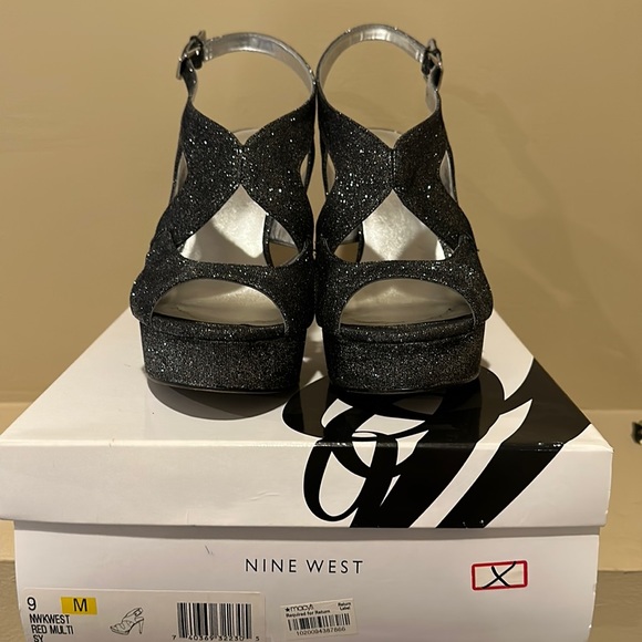 Women’s 9.5 Nine West, Black&Silver Sparkly Platform Sandal. Gently worn - Picture 1 of 7